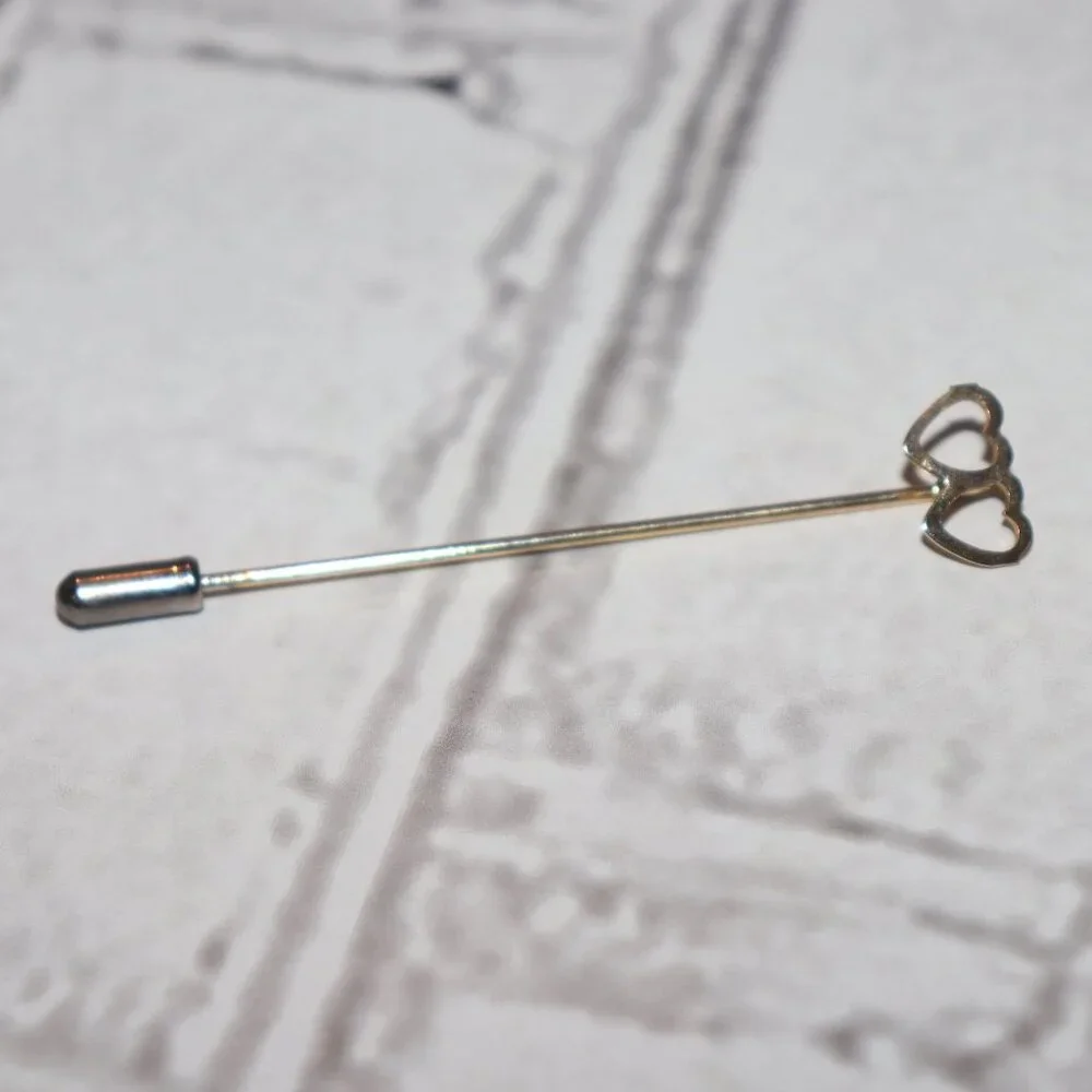 💛✨📌 VINTAGE GOLD HEART STICK PIN · 2.75